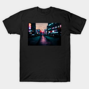 Tokyo City Street View With Neon signs / Tokyo, Japan T-Shirt